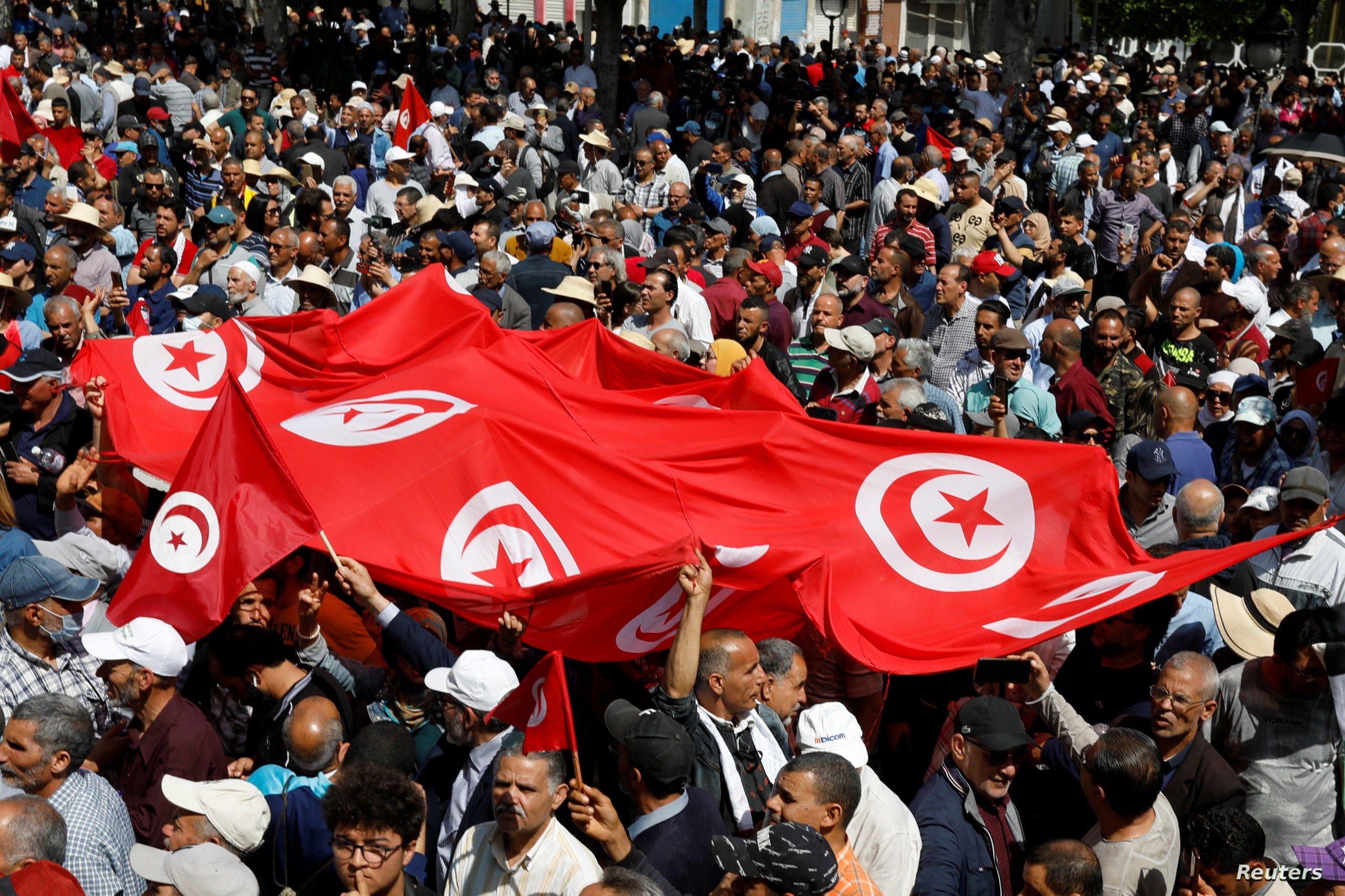 لجنة الدفاع عن الحريات و حقوق الإنسان في تونس تنظم لقاءا إخباريا بباريس